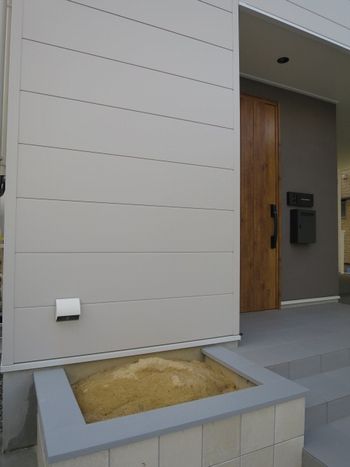 シンボルツリーの植栽作業前